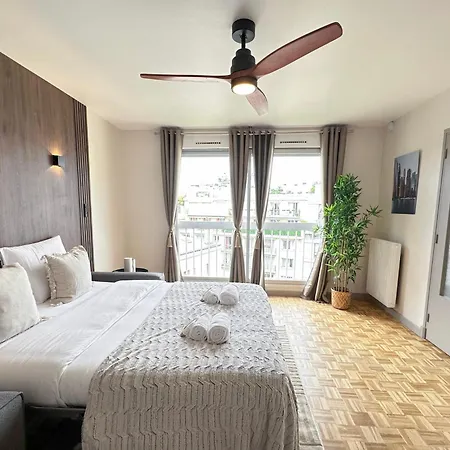 Brand-new With Eiffel Tower View Apartment *