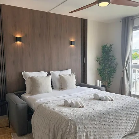 Brand-new With Eiffel Tower View *